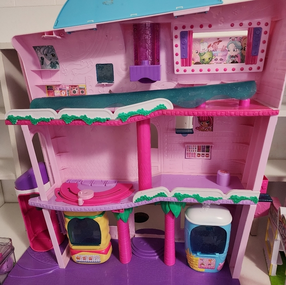 Shopkins Shopville Super Mall Playset with Huge Lot of Accessories - Picture 12 of 16